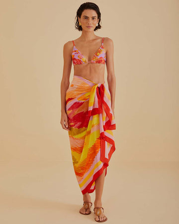 model wearing colorful abstract fish print panneaux