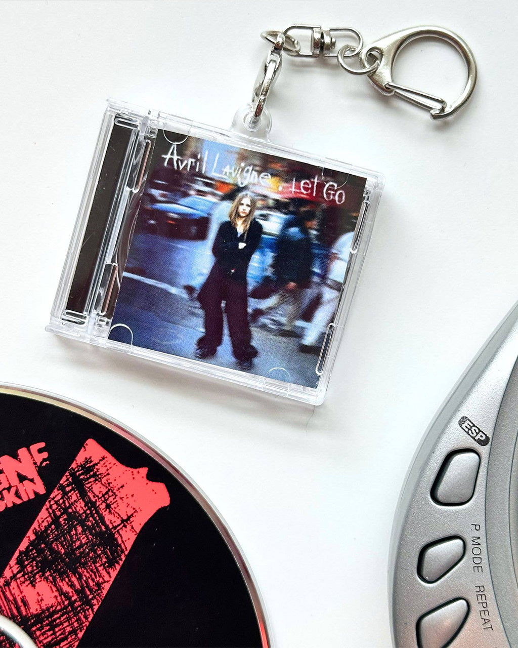 Hit Clips' Mini CD Case Keychain - Avril Lavigne - Sk8r Boi – ban.do