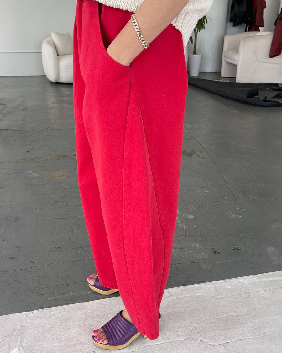 side view of model wearing crayon red cotton pants with pockets