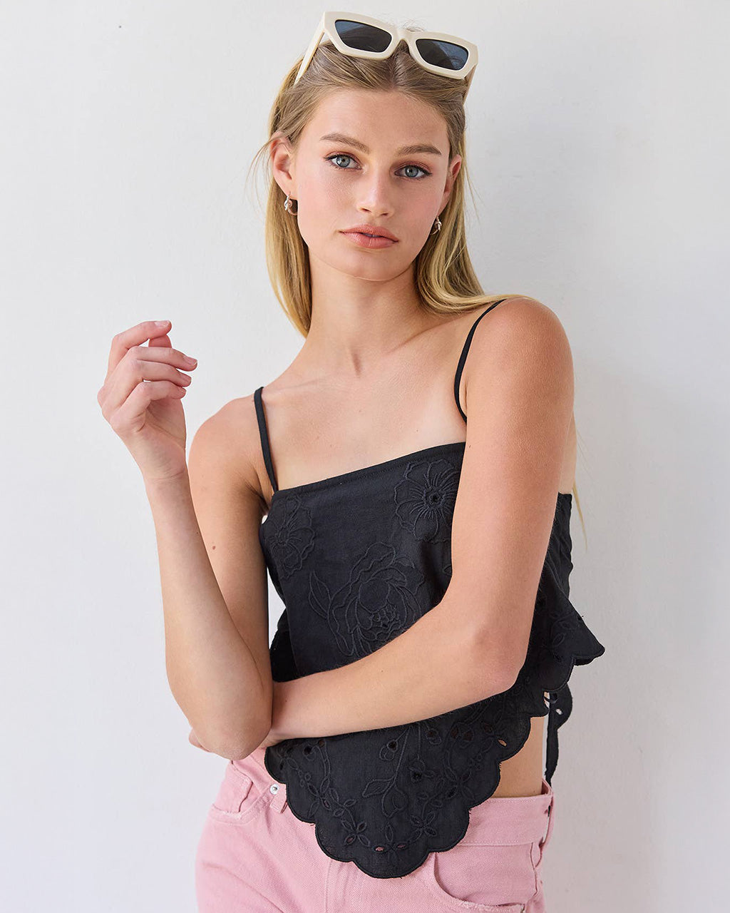 Scallop Eyelet Tie Back Cami Top - Black – ban.do