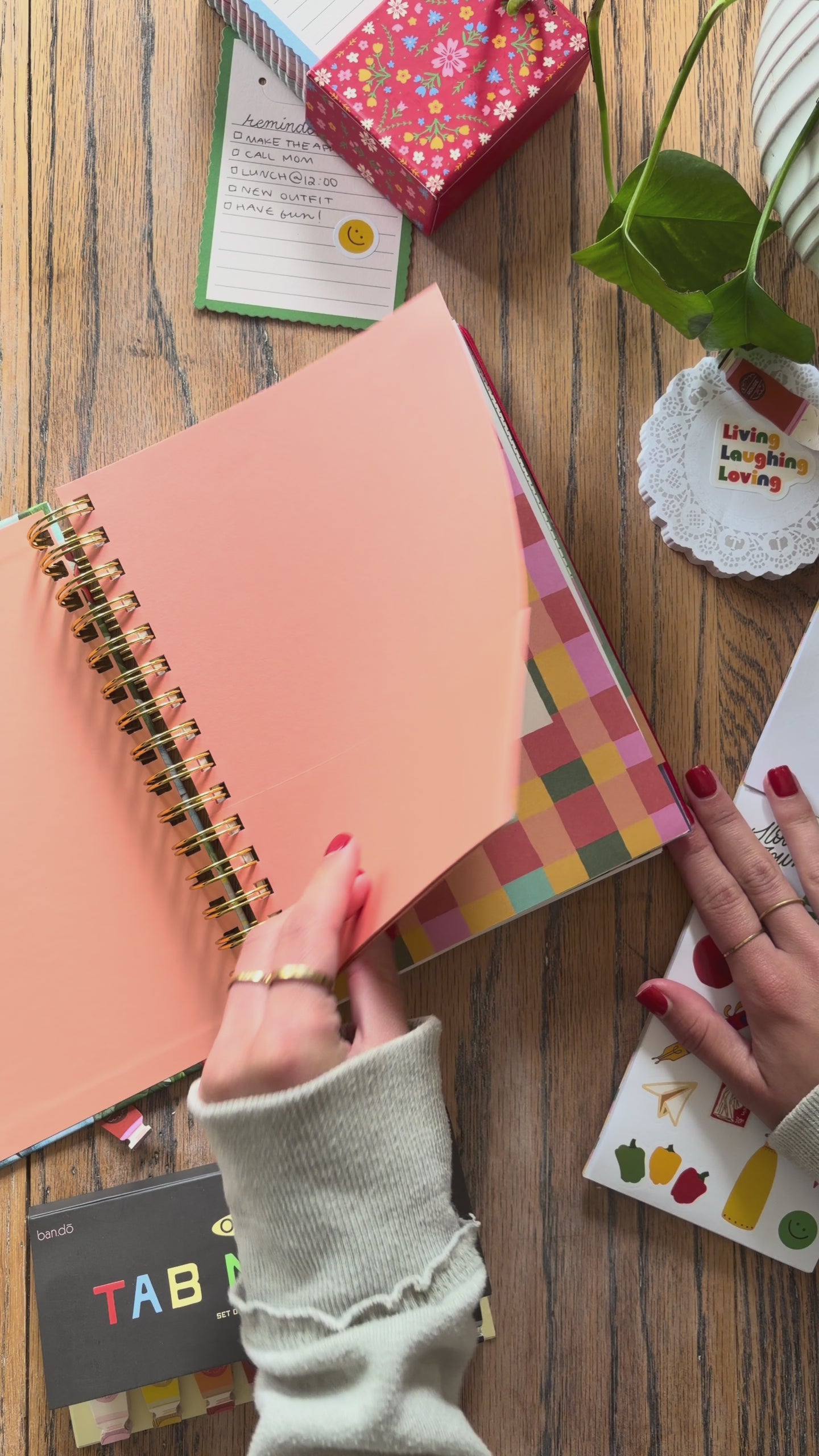 Medium 17-Month Academic Planner - Pink Tile Floral – ban.do