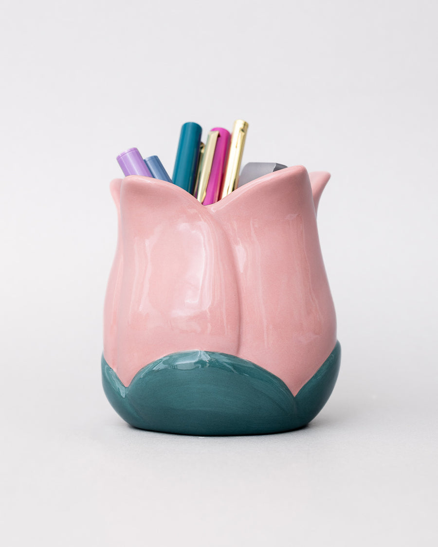 light pink tulip shaped pencil holder with pens inside
