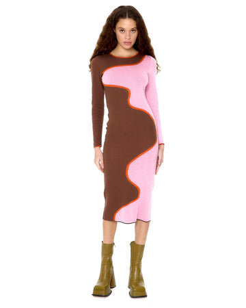 model wearing pink and brown two-tone wavy knit midi dress with long sleeves 