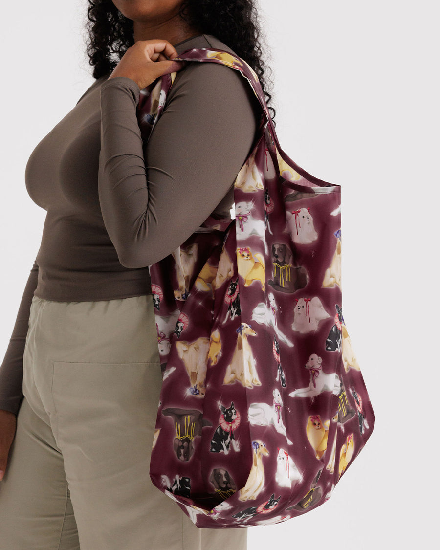 model wearing maroon big baggu with various dog print 