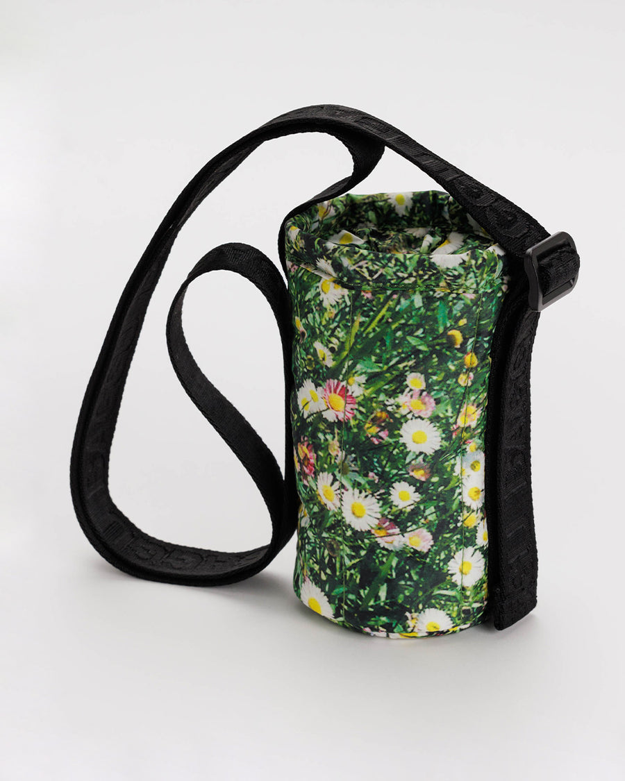 realistic daisy print puffy water bottle sling