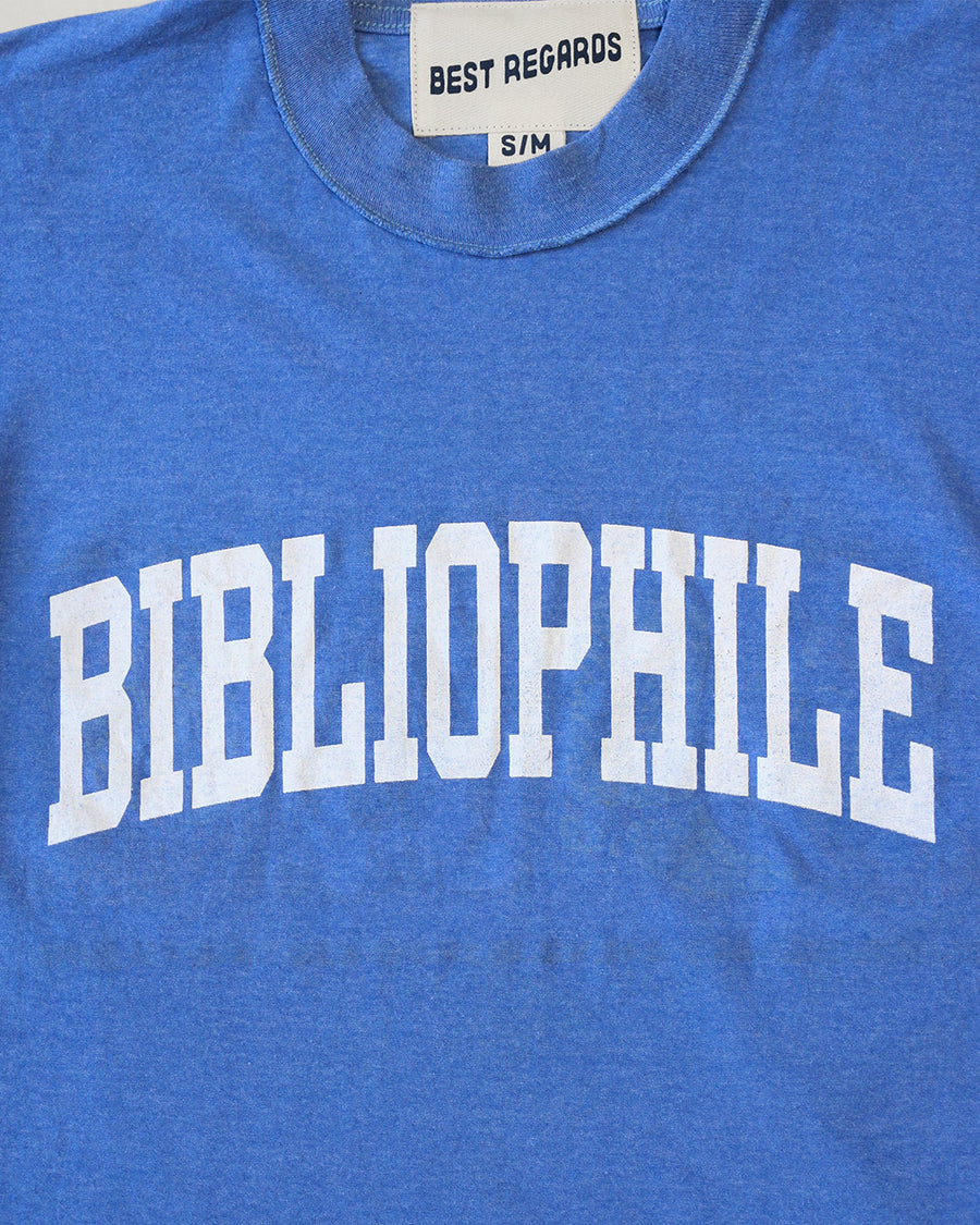 up close of vintage bibliophile royal tee