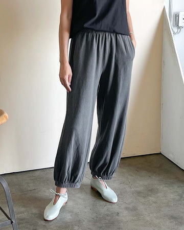model wearing dark grey balloon pants