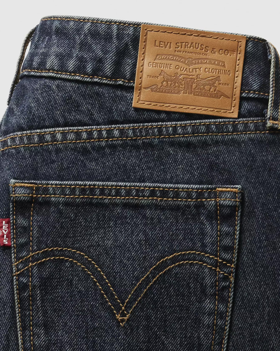 up close of levi's back label and pocket