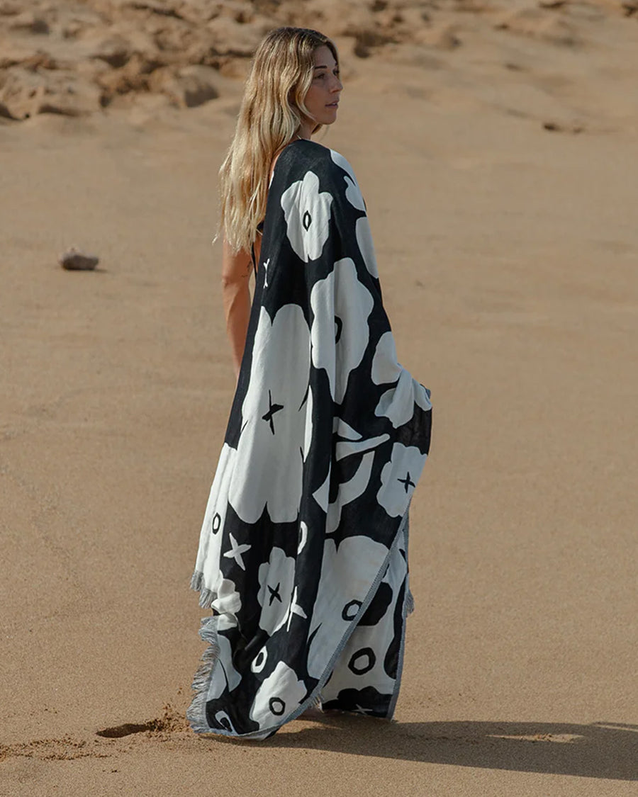 XOXO Driftweave Beach Blanket - Black – ban.do