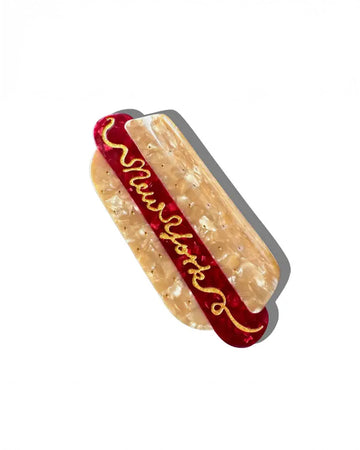 hot dog hair claw with 'new york' written in mustard