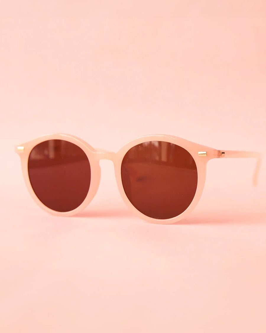 side view of pink round sunglasses with brown lenses