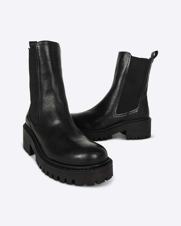 black lug soled chelsea boot