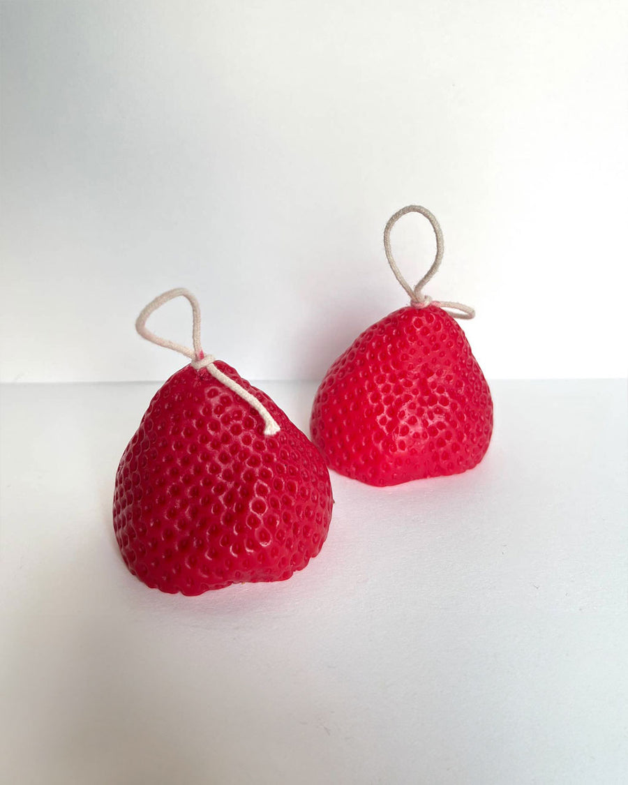 2 realistic strawberry candles