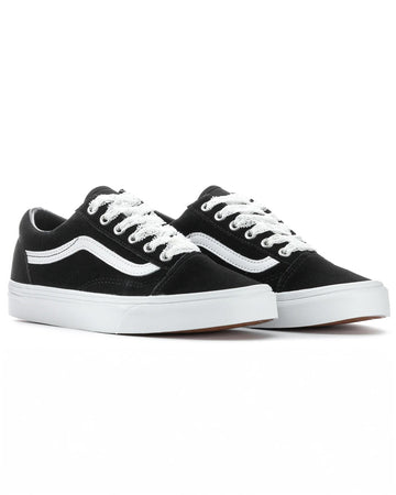 black old skool sneaker with white pop laces