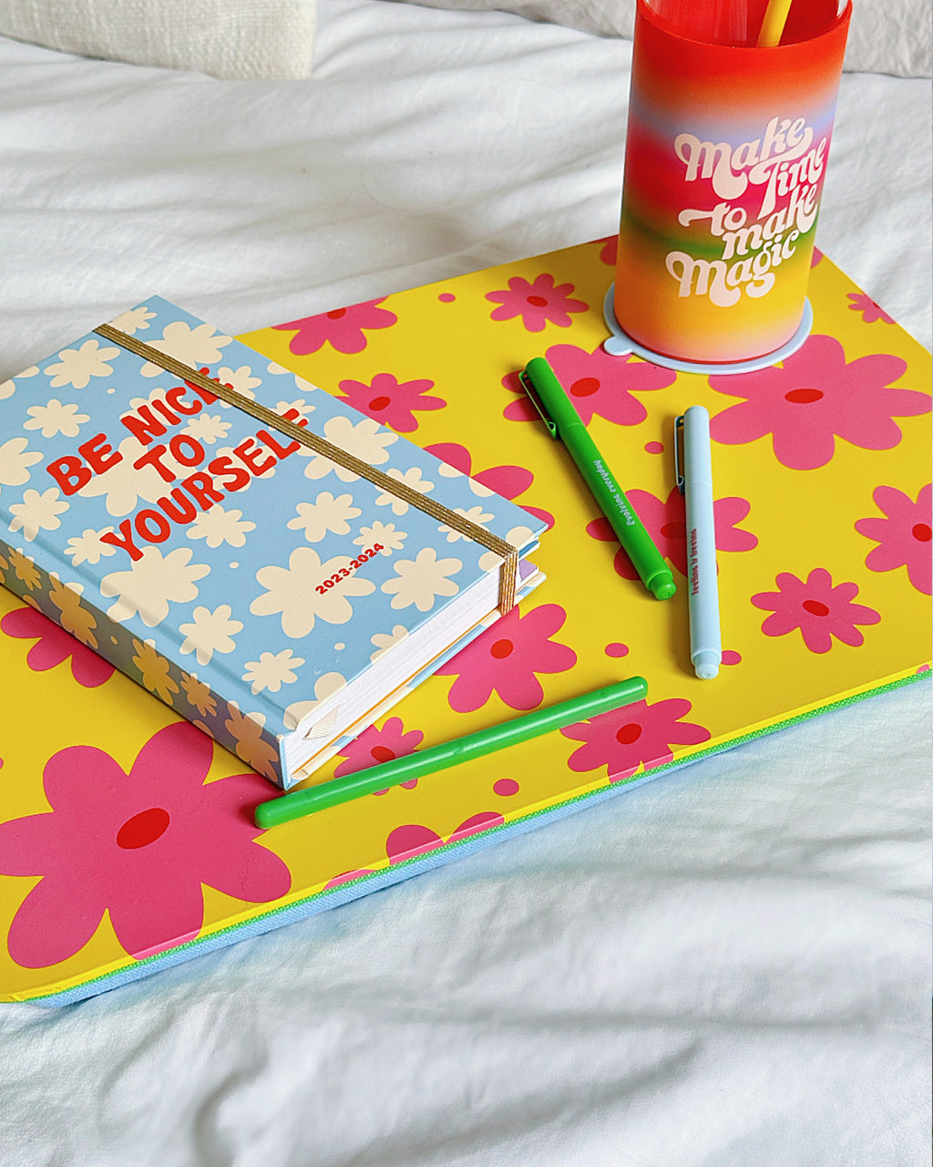 Get It Together Mini Lap Desk Daisies ban.do
