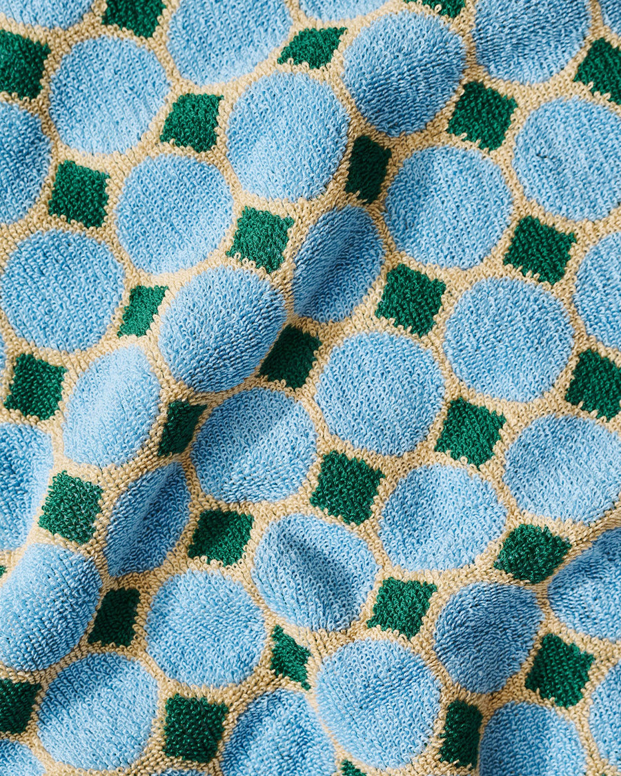 up close of blue, cream and kelly green pool floor print cotton handle towel