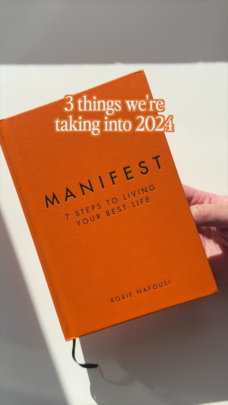model flipping through manifest book
