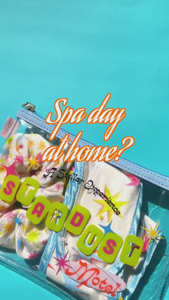 video showing the contents of the home spa set