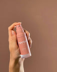 model spraying apres beauty balancing serum mist