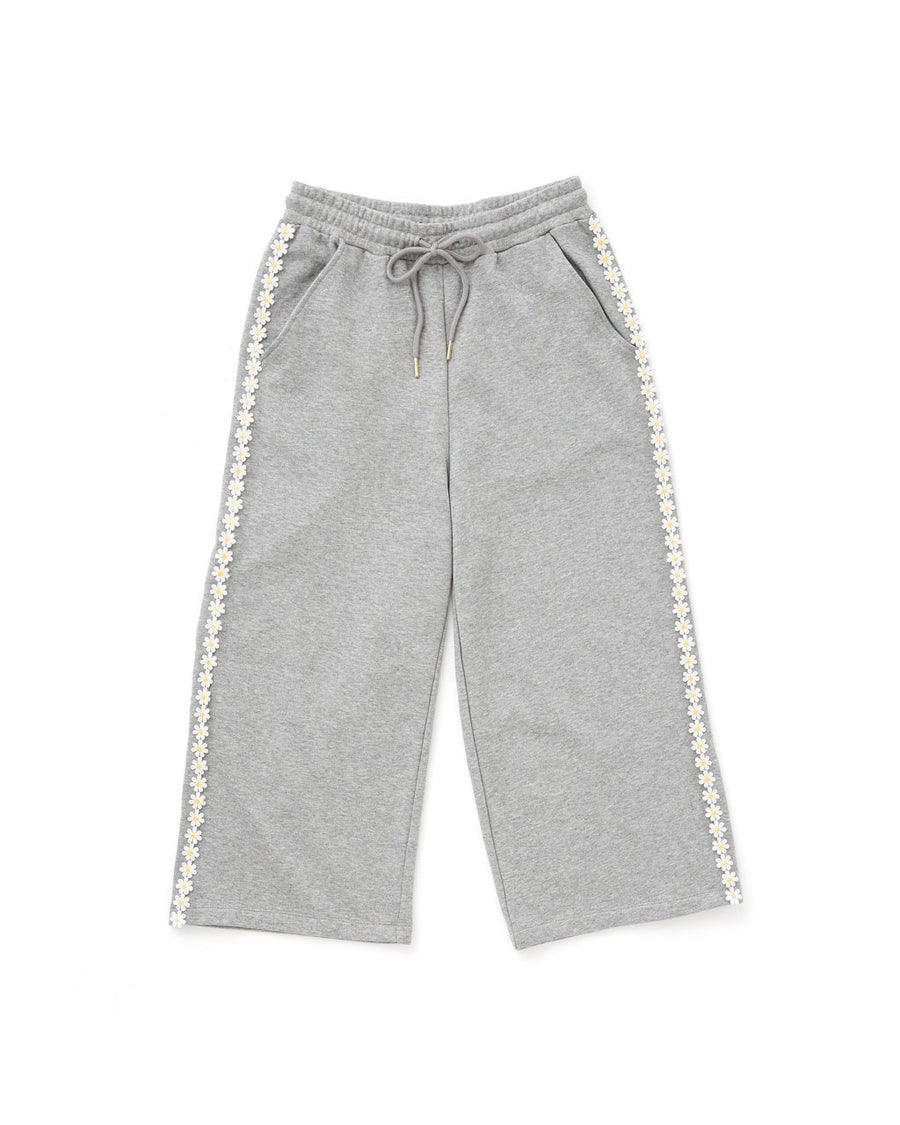 Grey cotton cropped sweatpants with a daisy applique trim on outer seam